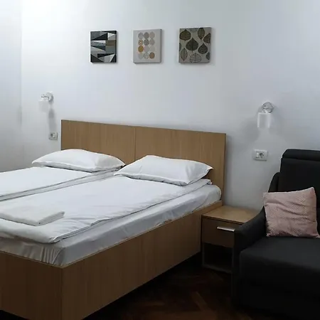 Madalina Lägenhet *